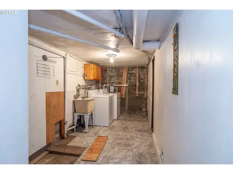 1772 SE Hamilton Street Roseburg OR 97470