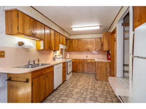 1772 SE Hamilton Street Roseburg OR 97470