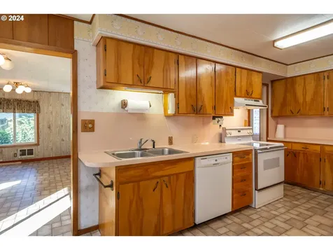 1772 SE Hamilton Street Roseburg OR 97470