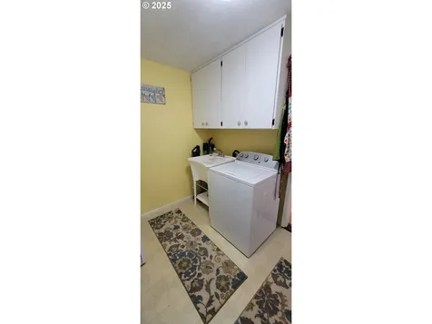 1964 17th Street Springfield OR 97477