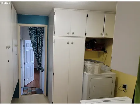 1964 17th Street Springfield OR 97477