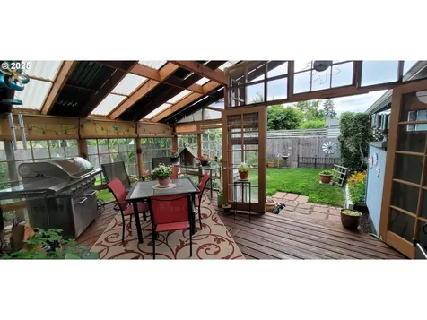1964 17th Street Springfield OR 97477
