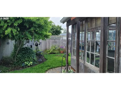 1964 17th Street Springfield OR 97477