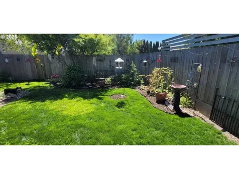 1964 17th Street Springfield OR 97477