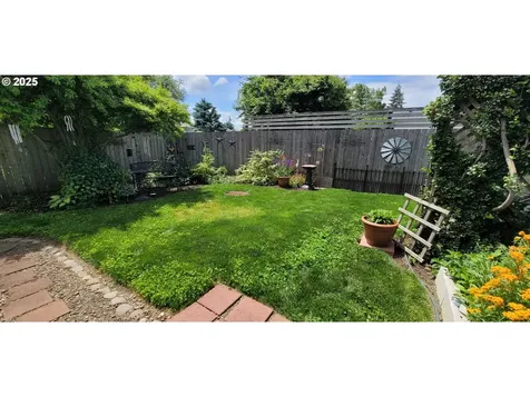 1964 17th Street Springfield OR 97477
