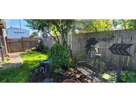 1964 17th Street Springfield OR 97477