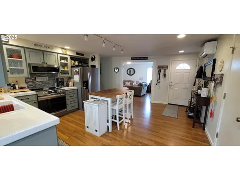 1964 17th Street Springfield OR 97477