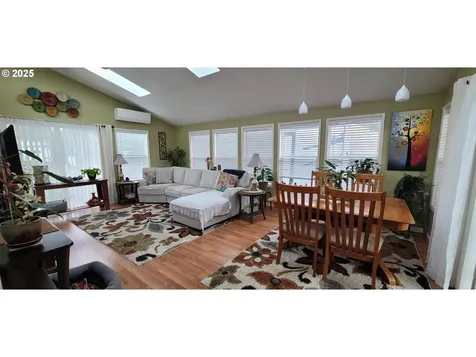 1964 17th Street Springfield OR 97477