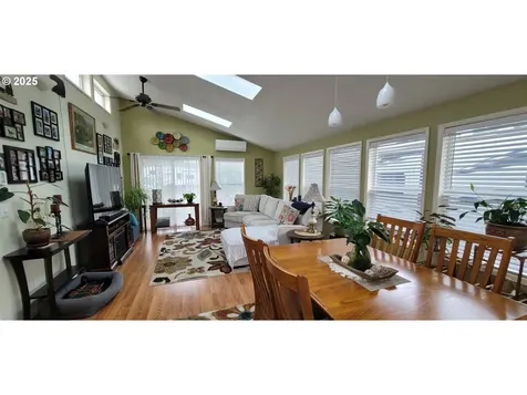 1964 17th Street Springfield OR 97477