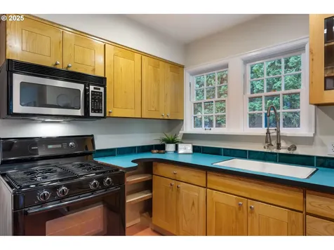 3735 N Newark Street Portland OR 97217