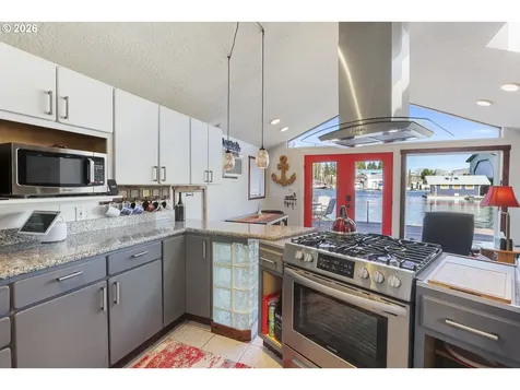 535 NE Bridgeton Road Portland OR 97217