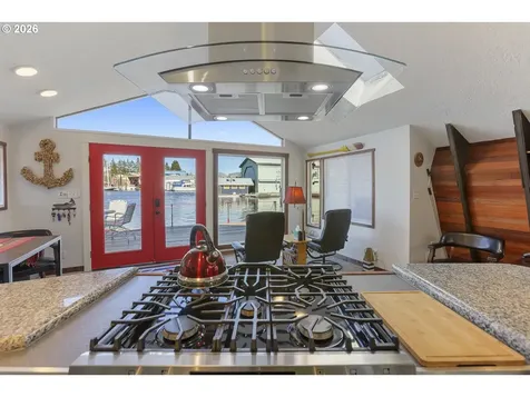 535 NE Bridgeton Road Portland OR 97217