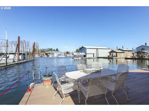 535 NE Bridgeton Road Portland OR 97217