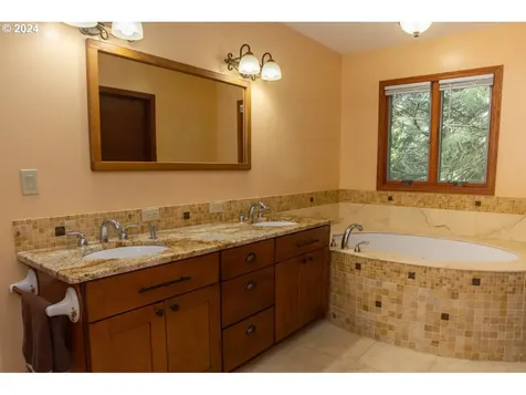 3710 SW Hamilton Street Portland OR 97221