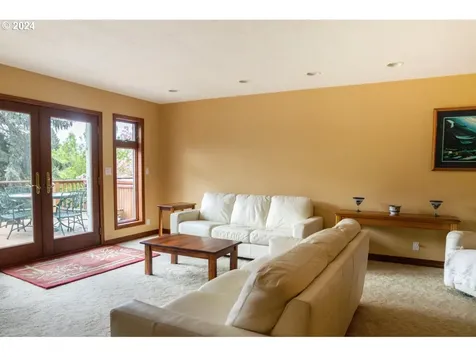 3710 SW Hamilton Street Portland OR 97221