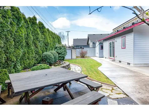 937 S Street Springfield OR 97477