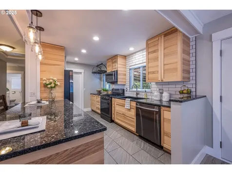 8557 SE Harney Street Portland OR 97266
