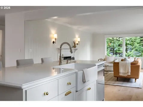 4275 SW Crestwood Drive Portland OR 97225