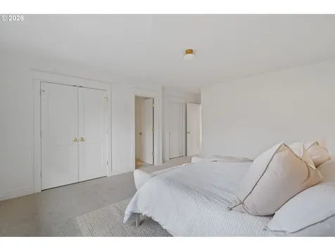4275 SW Crestwood Drive Portland OR 97225