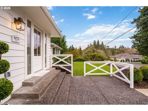 4275 SW Crestwood Drive Portland OR 97225