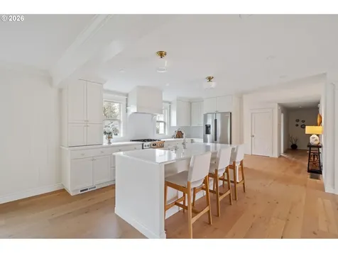 4275 SW Crestwood Drive Portland OR 97225