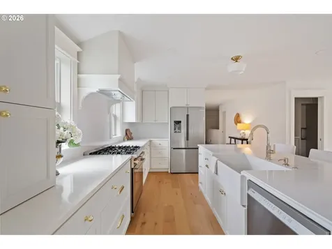 4275 SW Crestwood Drive Portland OR 97225