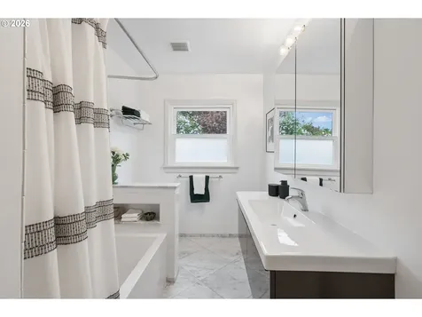 5816 NE 24th Avenue Portland OR 97211