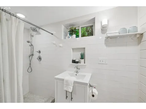 5816 NE 24th Avenue Portland OR 97211