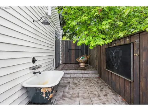 5816 NE 24th Avenue Portland OR 97211
