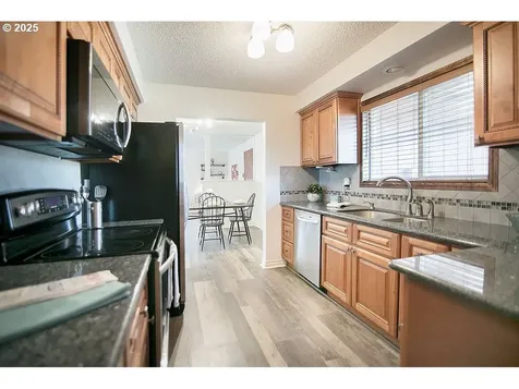 105 Holly Park Street Longview WA 98632