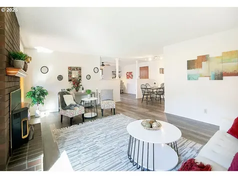 105 Holly Park Street Longview WA 98632