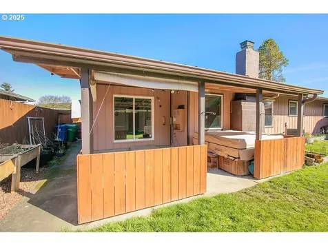 105 Holly Park Street Longview WA 98632