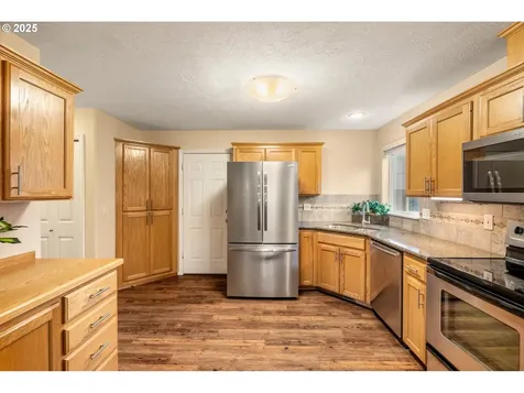 6848 Simeon Drive Springfield OR 97478