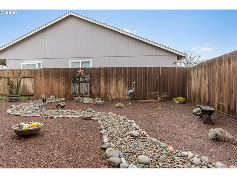 6848 Simeon Drive Springfield OR 97478