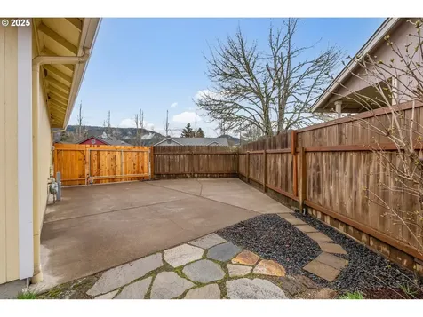 6848 Simeon Drive Springfield OR 97478