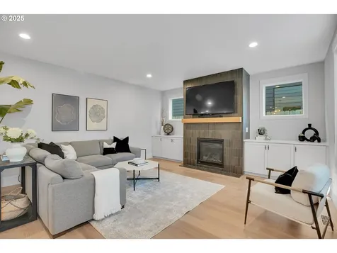 9310 SW 52nd Avenue Portland OR 97219