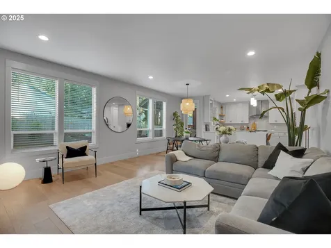 9310 SW 52nd Avenue Portland OR 97219