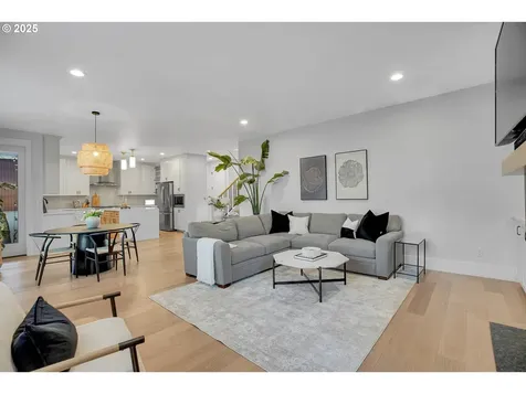 9310 SW 52nd Avenue Portland OR 97219