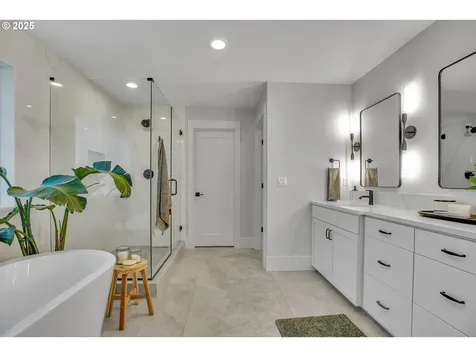 9310 SW 52nd Avenue Portland OR 97219