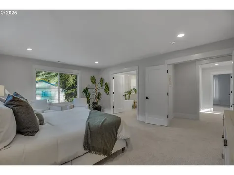 9310 SW 52nd Avenue Portland OR 97219