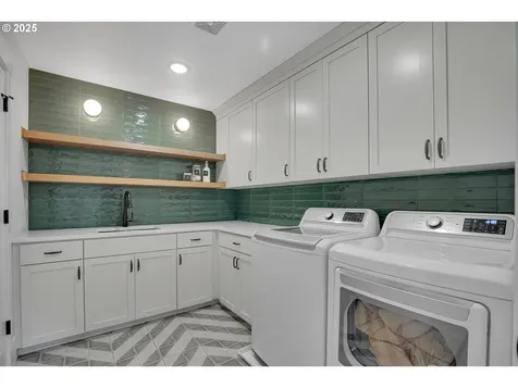 9310 SW 52nd Avenue Portland OR 97219