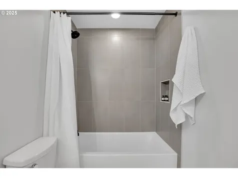 9310 SW 52nd Avenue Portland OR 97219