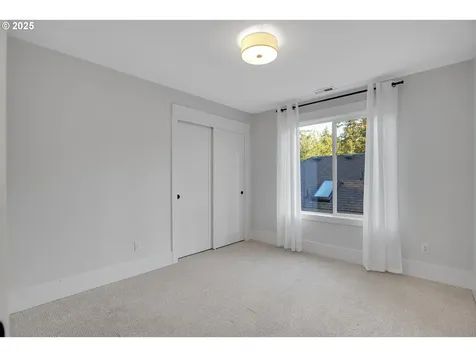9310 SW 52nd Avenue Portland OR 97219