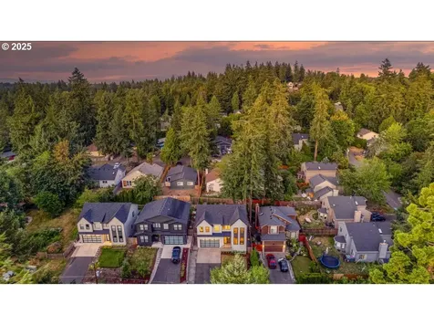 9310 SW 52nd Avenue Portland OR 97219