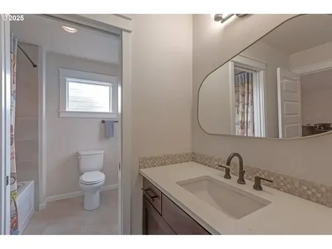 5786 NW Hood Loop Camas WA 98607