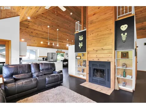 41815 Madrone Street Springfield OR 97478