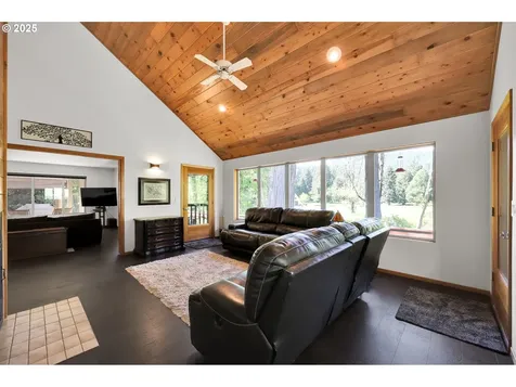 41815 Madrone Street Springfield OR 97478