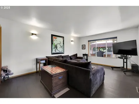 41815 Madrone Street Springfield OR 97478