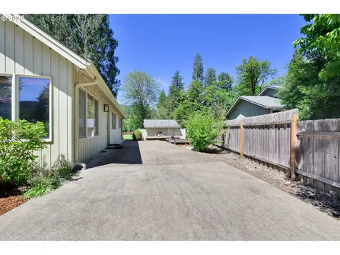 41815 Madrone Street Springfield OR 97478