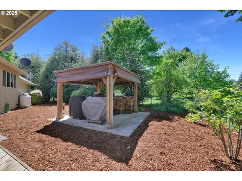 41815 Madrone Street Springfield OR 97478